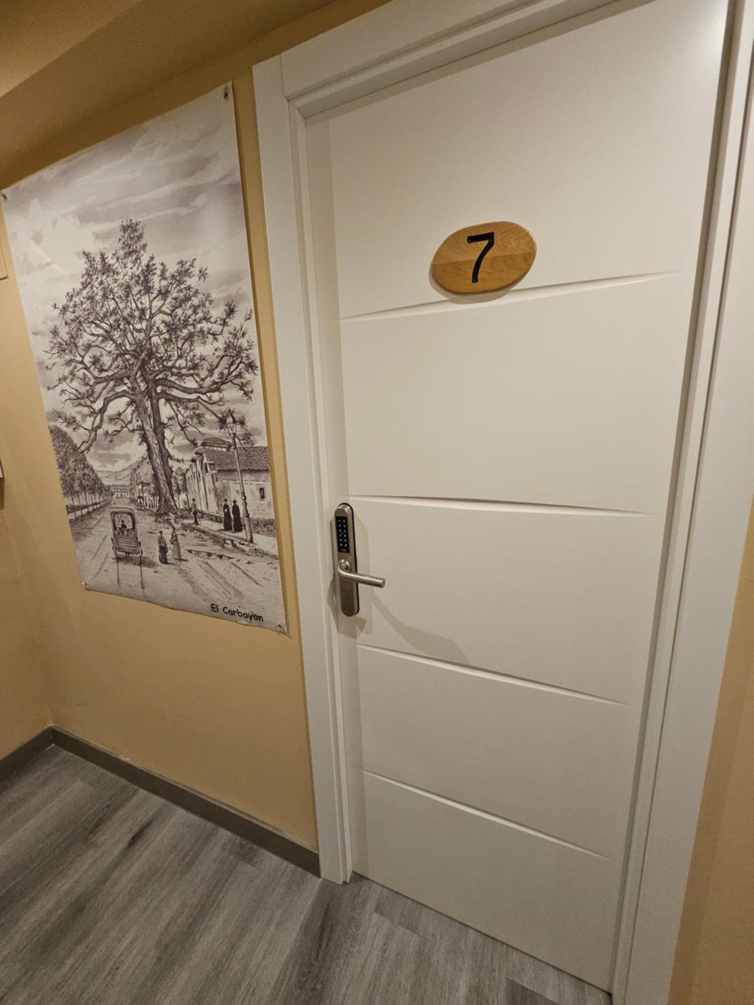 Hostal Foncalada Oviedo Eksteriør bilde